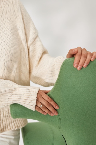 Close-up of the Capisco 8106 upholstery, fabric and stitching detail