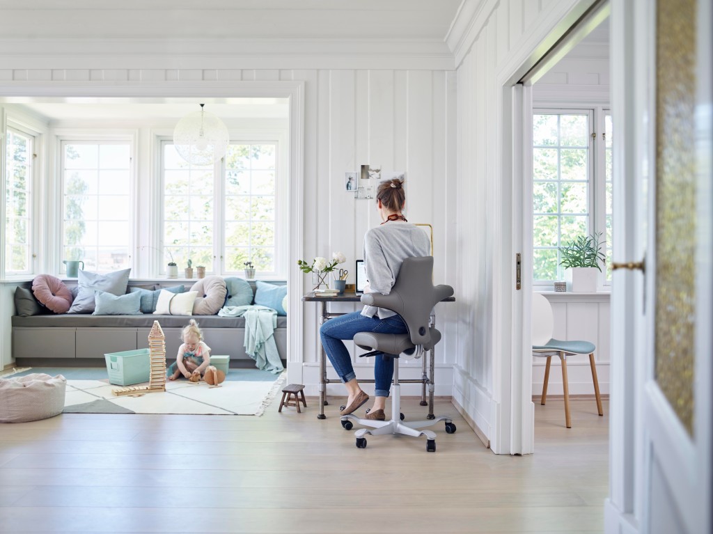 Capisco 8106 in a home or hybrid office setting